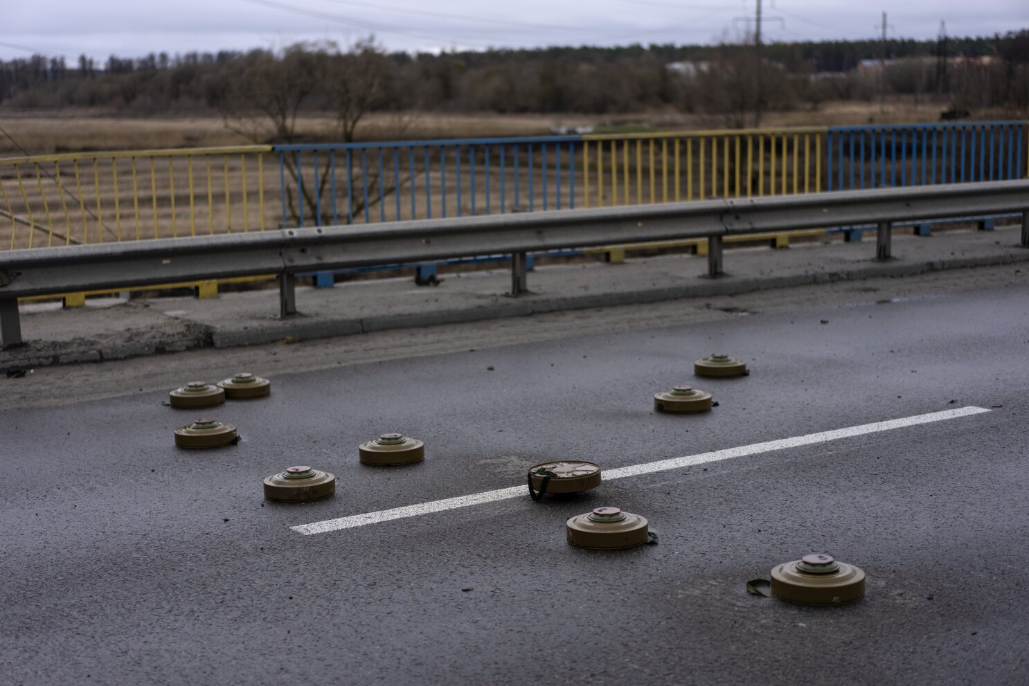 Piden a Rusia que deje de usar minas terrestres en Ucrania - Los Angeles  Times