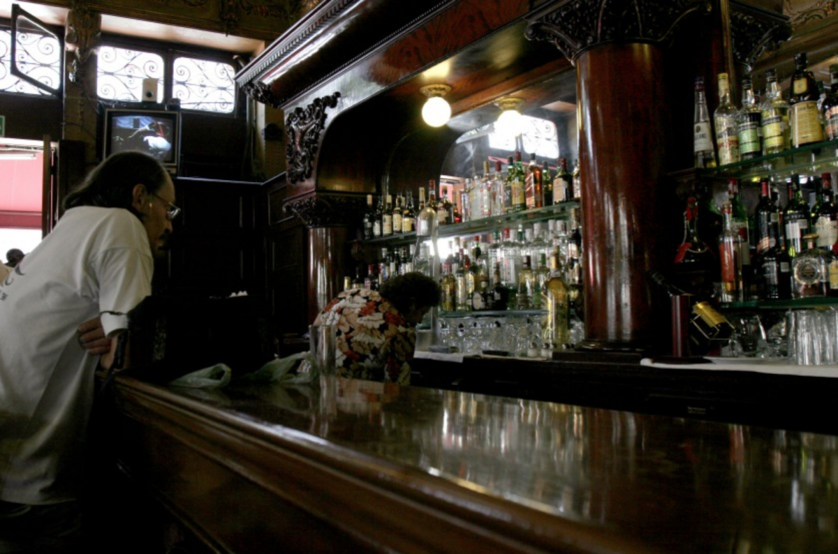 Un bar en la Ciudad de México (MOISES CASTILLO/AP)