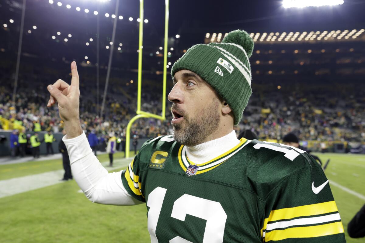 Column: How the heck are Aaron Rodgers, Packers holding an inside