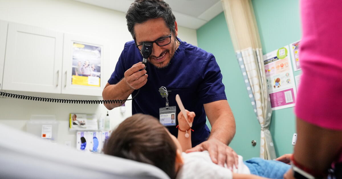 Trump's Medicaid Cuts Strip Refugees And Other Legal Immigrants Of Their Health Coverage - Beritaja Trump's Medicaid Cuts Strip Refugees And Other Legal Immigrants Of Their Health Coverage - Beritaja
