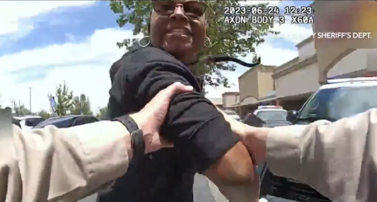 El video de la cámara corporal capturó a los agentes del alguacil