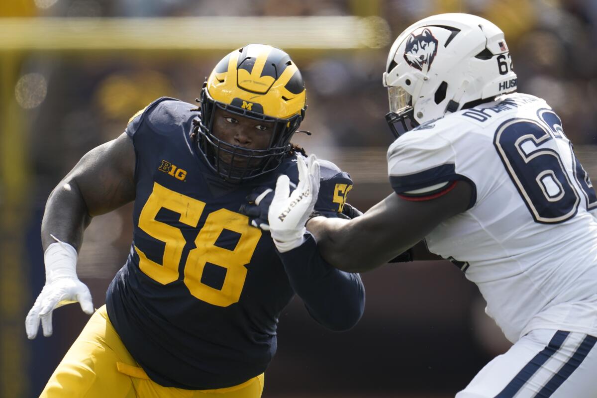 Michigan defensive lineman Mazi Smith plays against Connecticut in September.