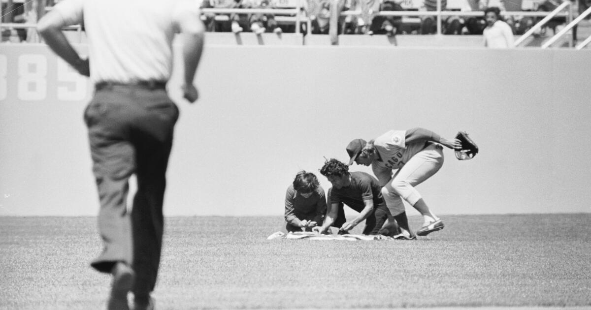 Rick Monday on saving an American flag at Dodger Stadium: 'I get letters every week'