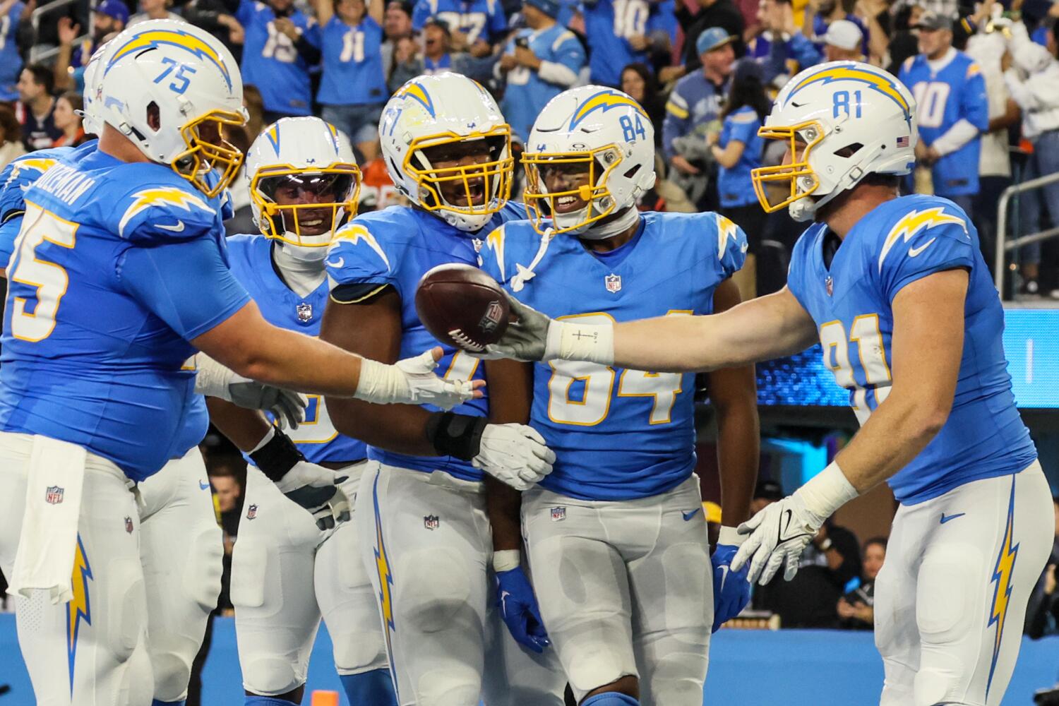 Chargers vs. Las Vegas Raiders: Easy methods to watch, predictions and betting odds Chargers vs. Las Vegas Raiders: Easy methods to watch, predictions and betting odds