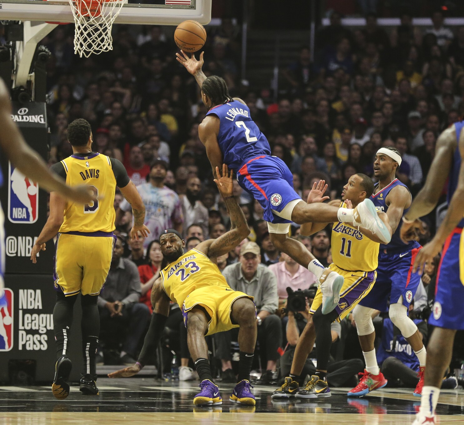 Photos from the Clippers' win over the Lakers in season opener ...