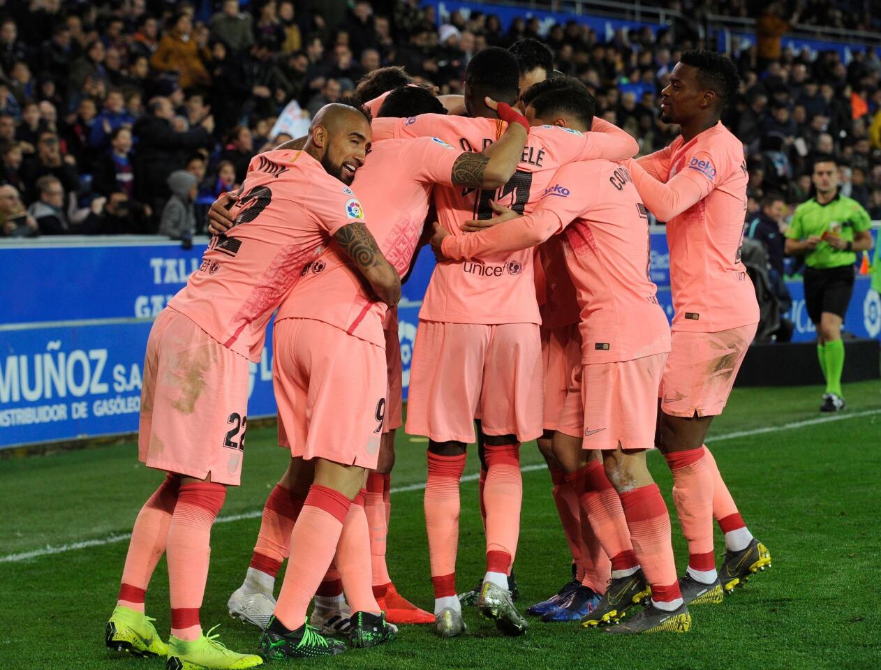 Barcelona's players celebrate their second goal during the Spanish league football match between Deportivo Alaves and FC Barcelona at the Mendizorroza stadium in Vitoria on April 23, 2019. (Photo by ANDER GILLENEA / AFP)ANDER GILLENEA/AFP/Getty Images ** OUTS - ELSENT, FPG, CM - OUTS * NM, PH, VA if sourced by CT, LA or MoD **