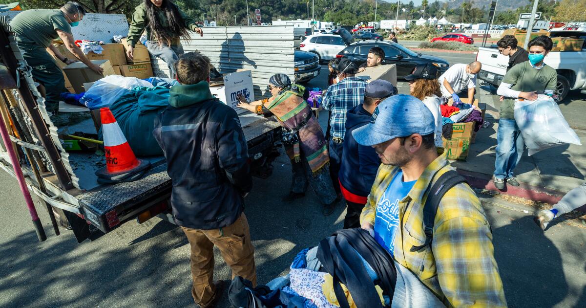 Onde se voluntariar neste fim de semana para ajudar as pessoas afetadas pelos incêndios em Los Angeles