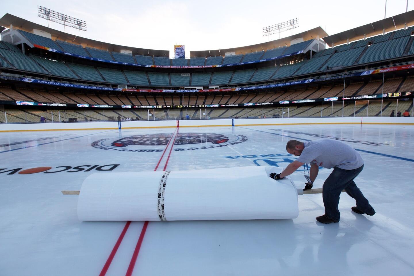 Kings-Ducks Dodger Stadium Game To Feature Street Hockey, Beach Volleyball  (Photo) 