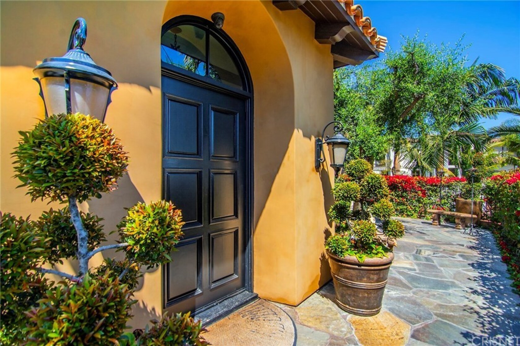 Hot Property 'SWAT' star Shemar Moore sells Encino home Los Angeles