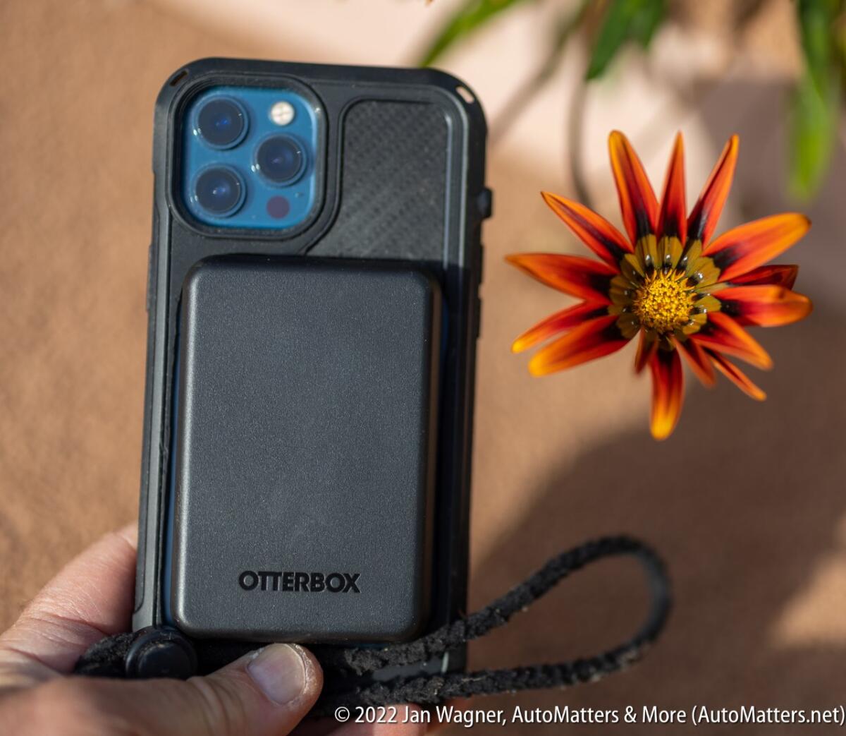 OtterBox Wireless Power Bank for MagSafe Is Great Thanks to a Neat Trick