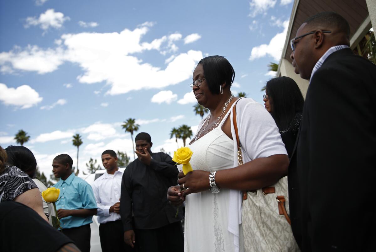 Patty King sale de la misa en honor a su padre B.B. King, el sábado 23 de mayo de 2015, en Las Vegas. Amigos y familiares se reunieron el sábado en una funeraria en Las Vegas para recordar a la leyenda del blues.