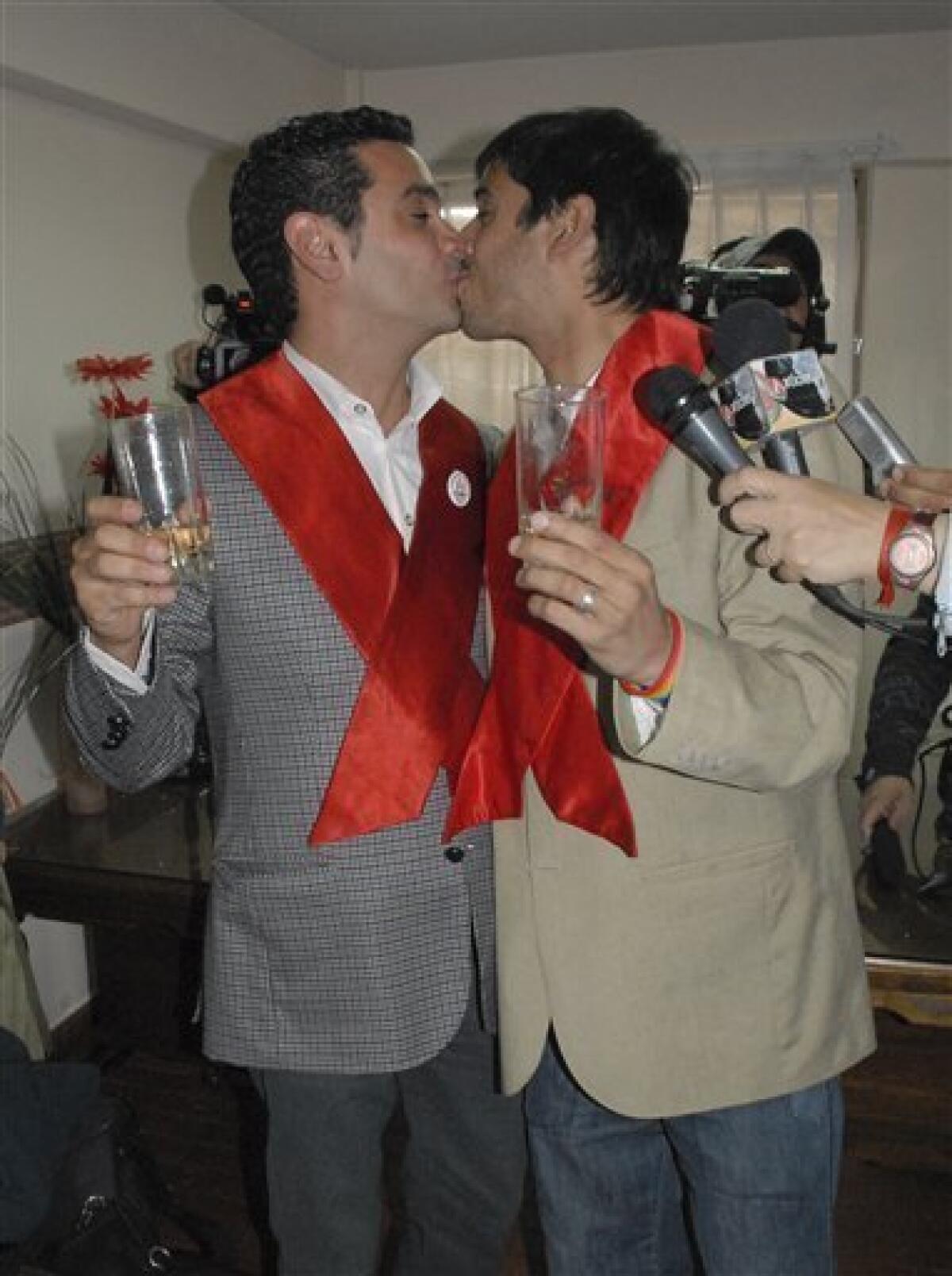 Gay marriage in Argentina is 1st in Latin America - The San Diego  Union-Tribune