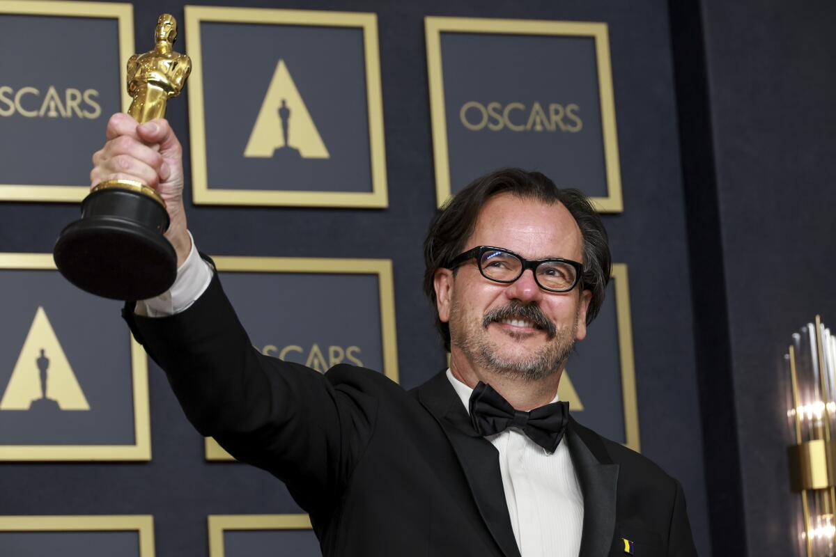 "Dune" editor Joe Walker raises his Oscar in the photo room during the 94th Academy Awards
