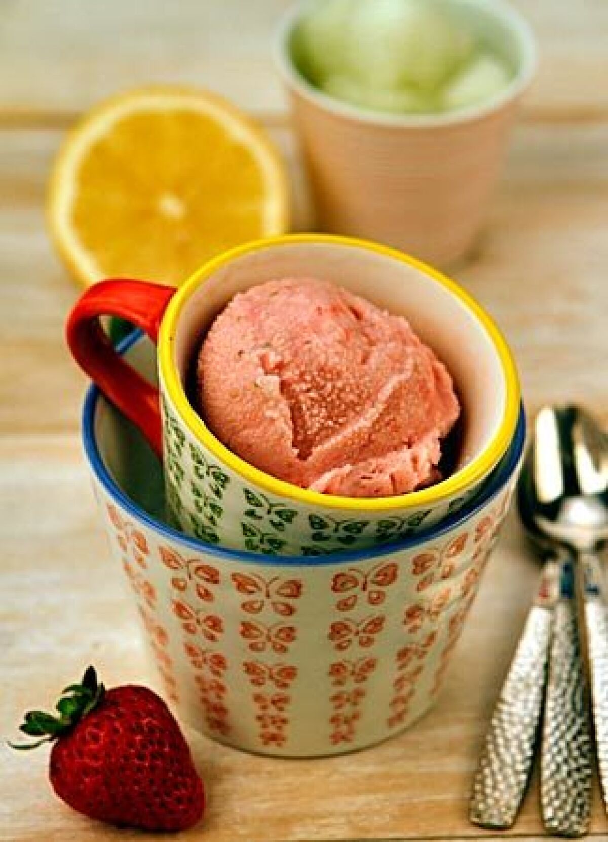 The strawberry gelato above is milk-based; the lemon is not. The emphasis is on freshness.