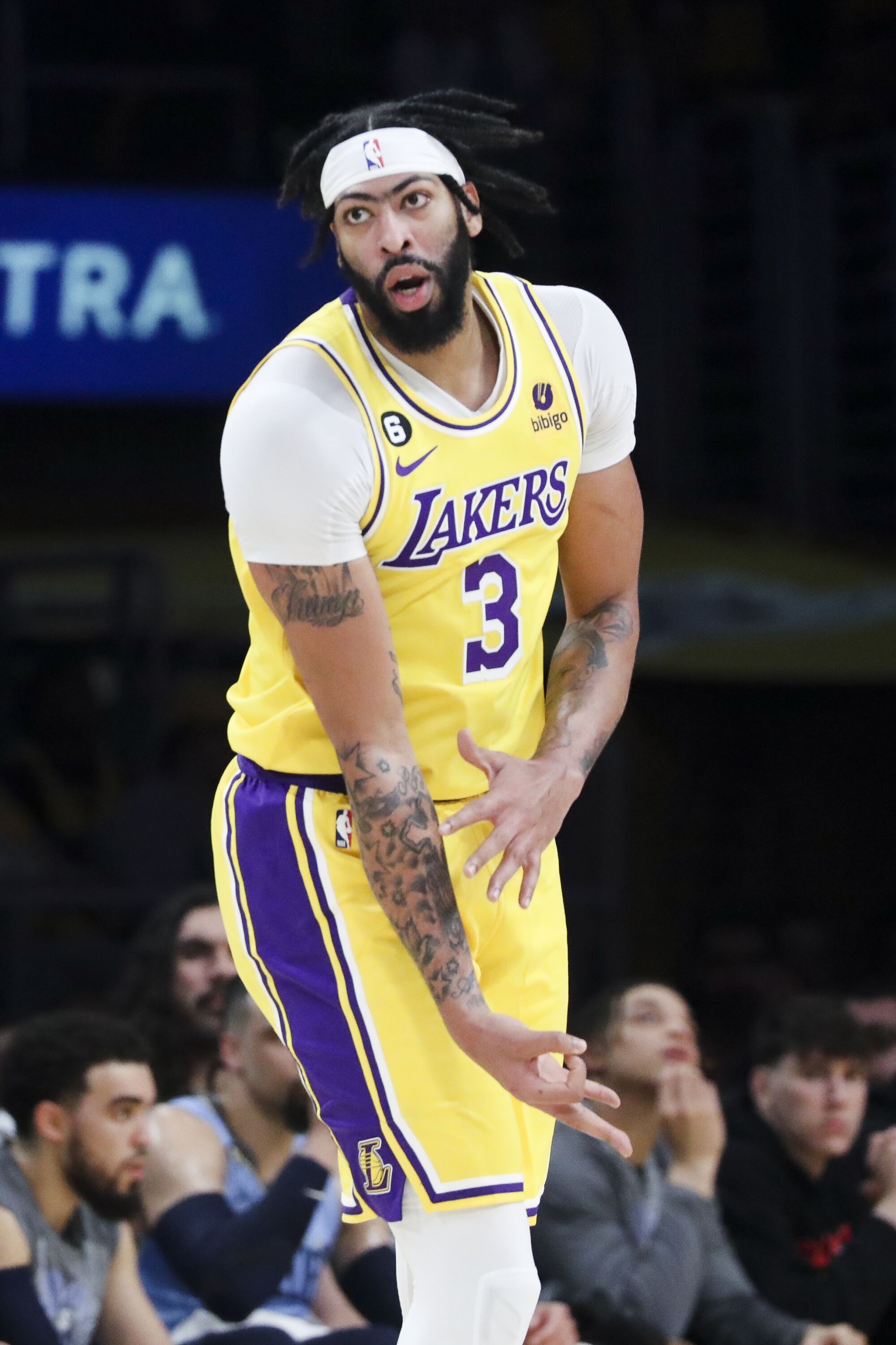 Freeze: Why Lakers' 3-point celebration isn't what you think - Los ...