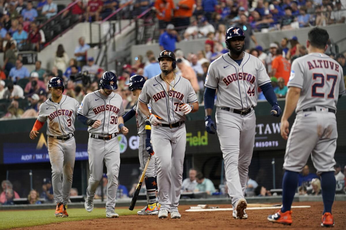 José Abreu hits grand slam in Astros' sweep of Rangers