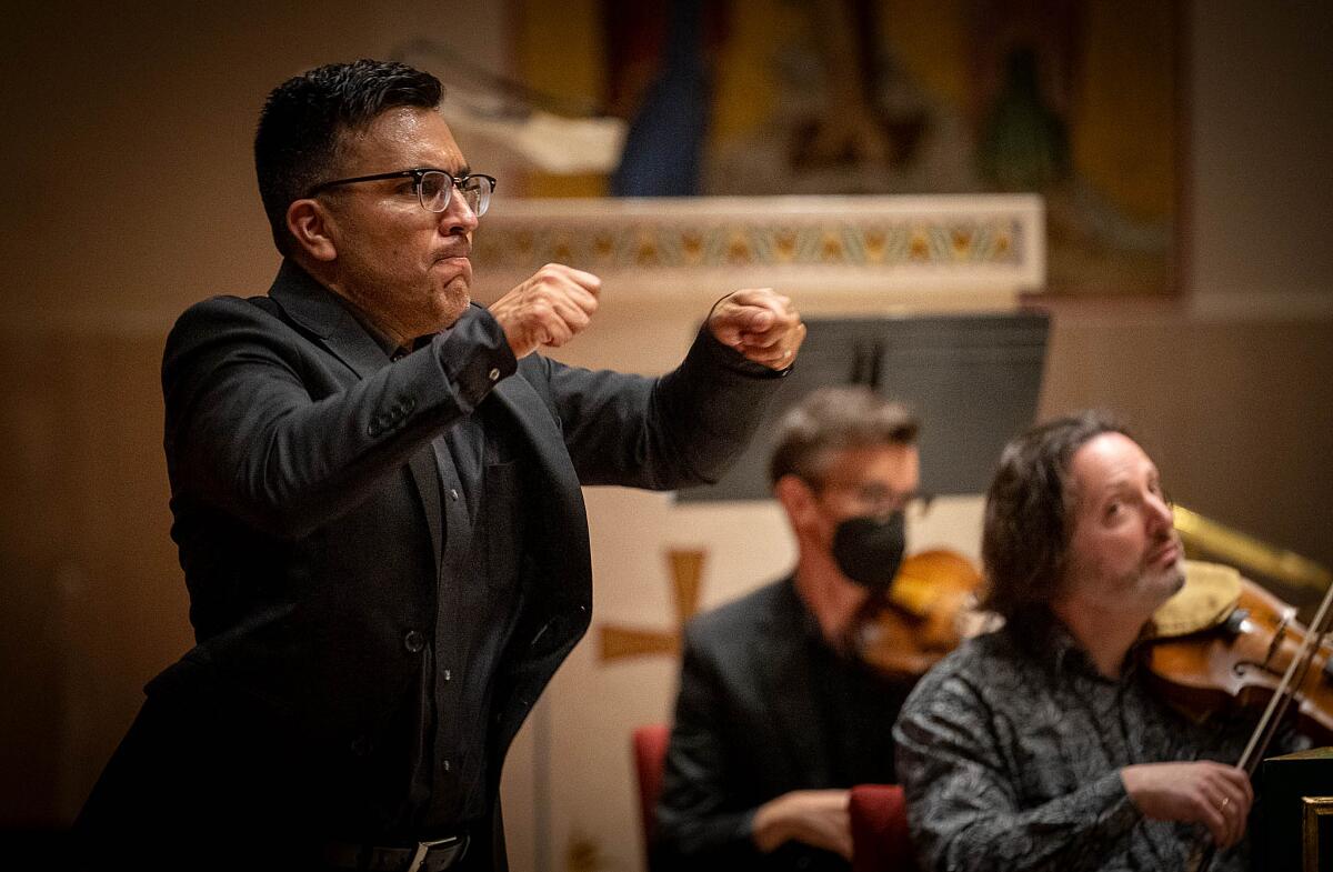 Artistic Director Ruben Valenzuela conducts Bach Collegium San Diego.