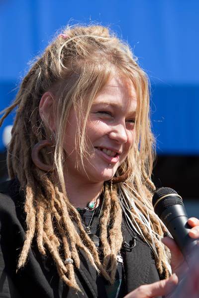 Crystal Bowersox visits the AT&T store during her 'American Idol' homecoming on May 14, 2010 in Toledo, Ohio.