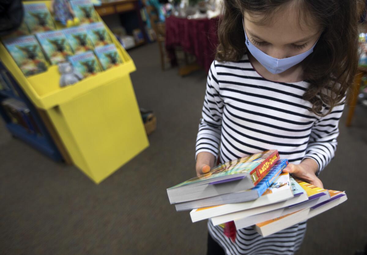 De los niños con MIS-C, el 30% tenía menos de 5 años, el 37% entre 5 y 11 años y el 33% entre 12 y 20 años.