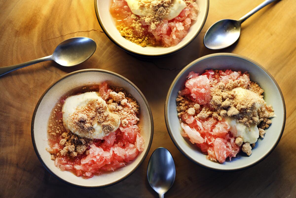 Pomelo with yogurt cream and whole wheat crumbles.