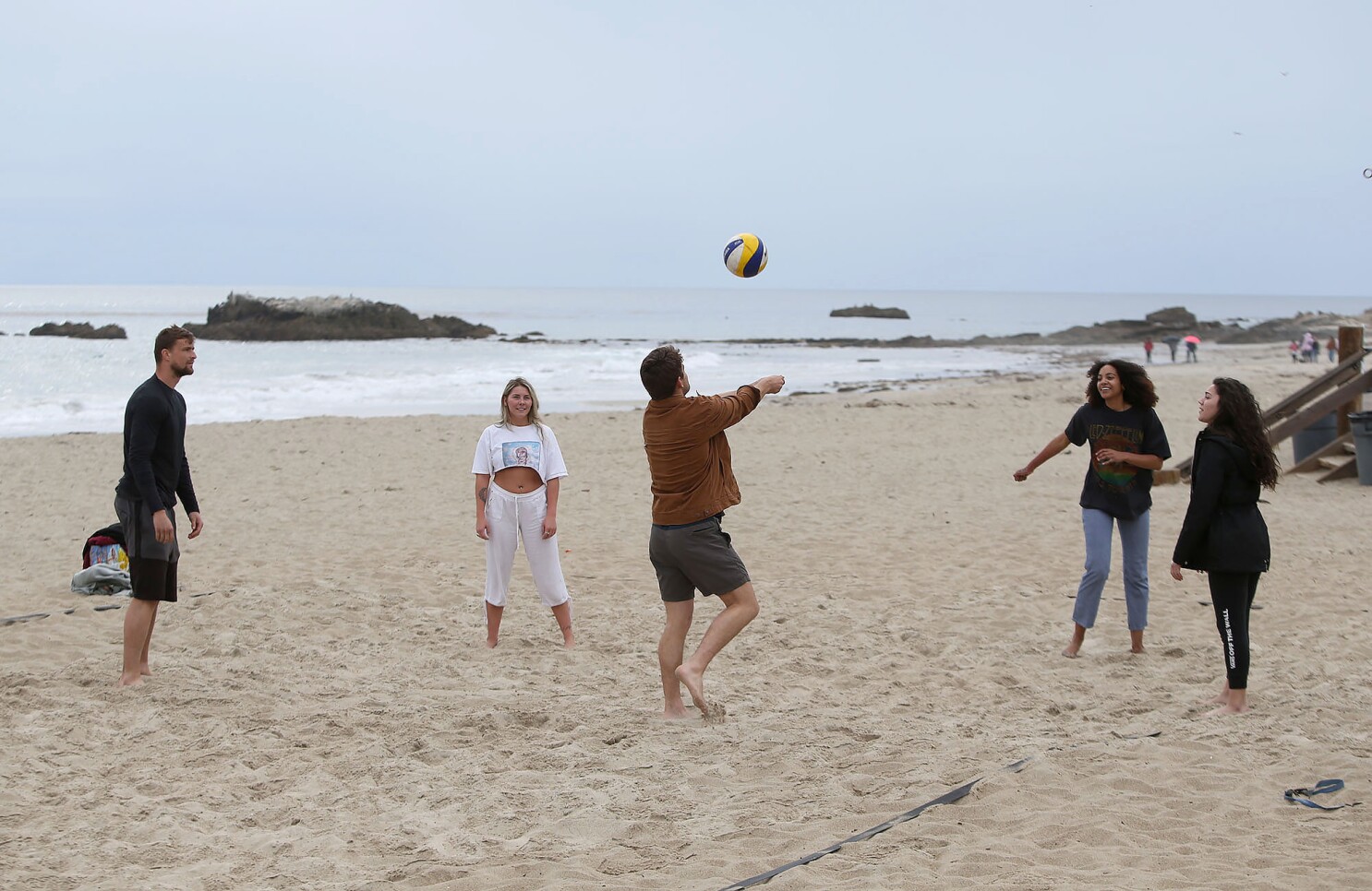 Laguna Beach Closes City Beaches To Promote Coronavirus Social Distancing Huntington Beach Closing Pier Los Angeles Times