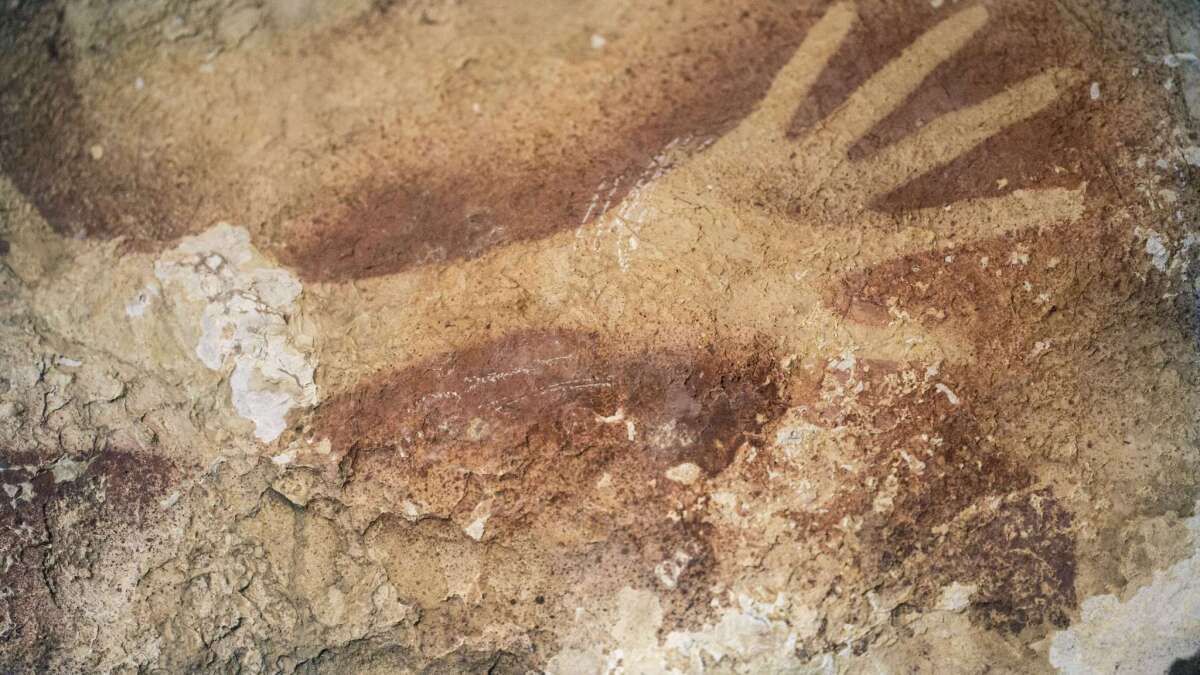 A stencil of a hand found in a cave on the Indonesian island of Sulawesi is about 40,000 years old, say archaeologists, making it the oldest piece of graffiti on record.