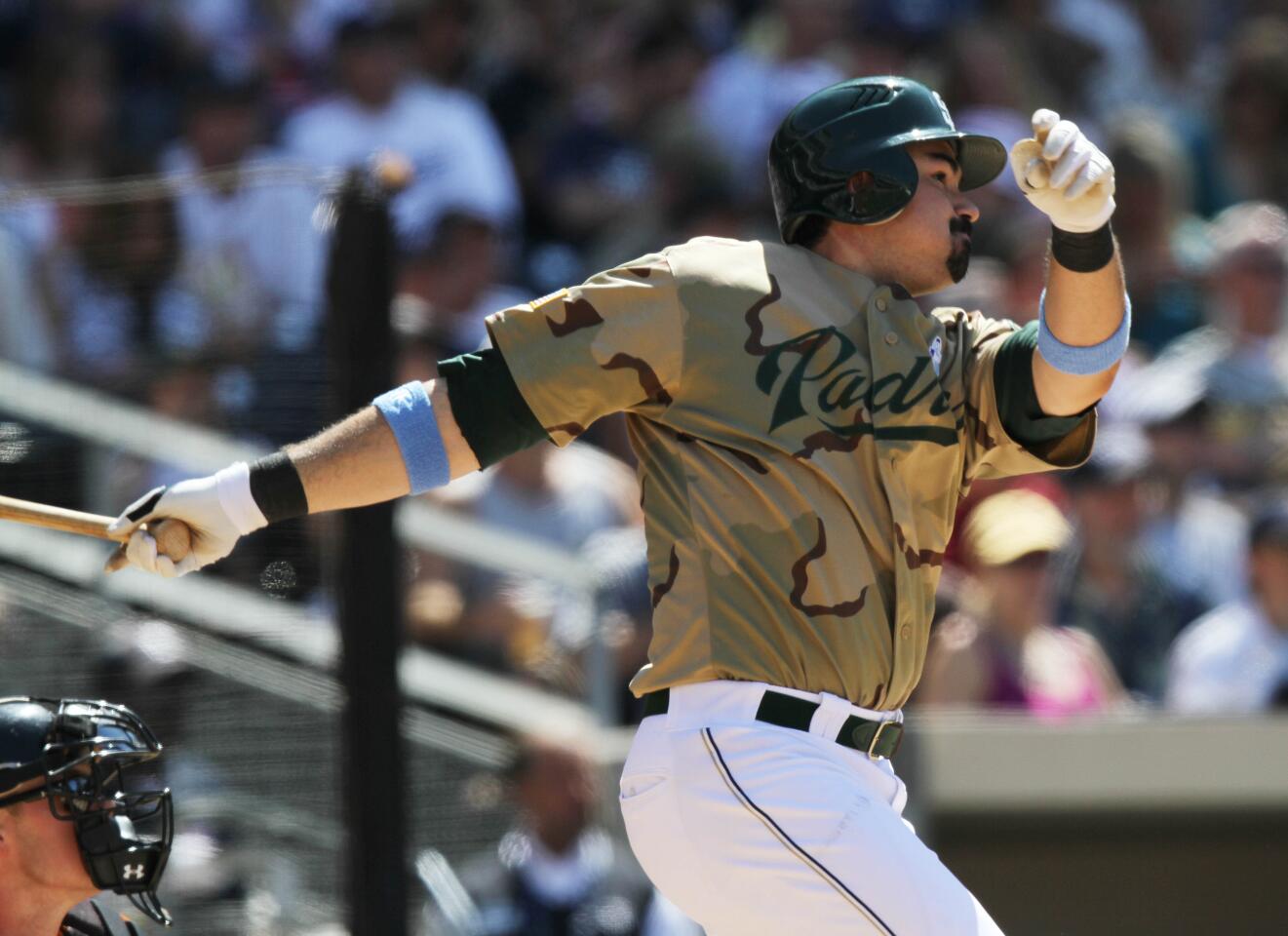 Padres Unveil New Uniforms With Brown-and-Gold Color Scheme - Sports  Illustrated