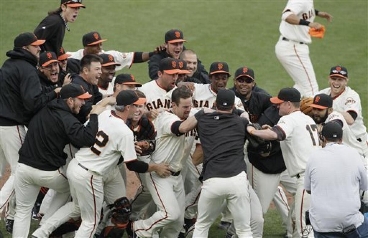 Giants first team to clinch playoff spot, thump Padres 9-1 for eighth in row