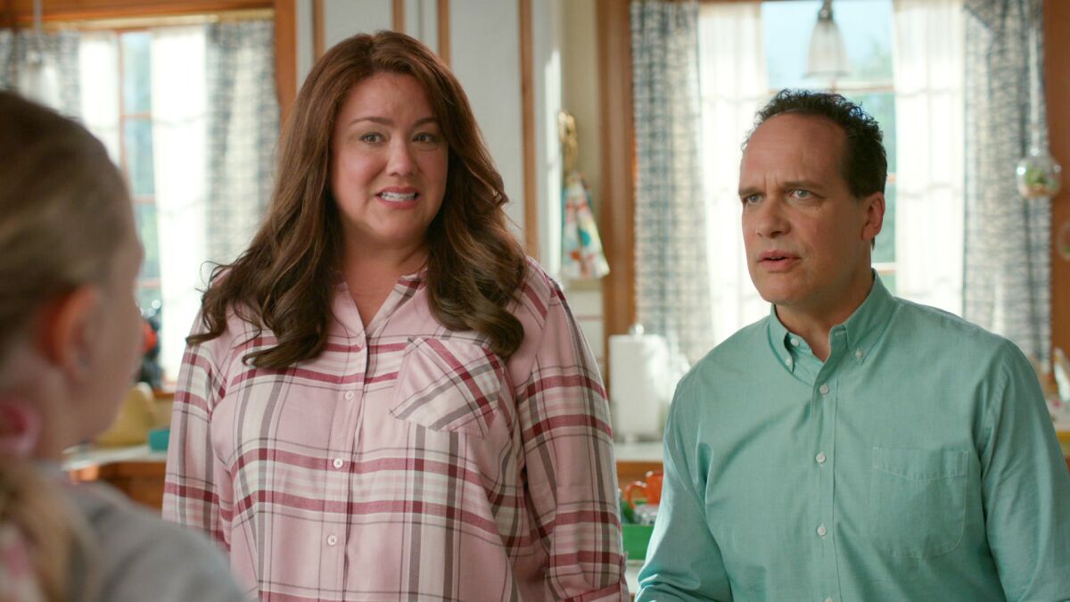 Katy Mixon and Diedrich Bader in "American Housewife" on ABC.