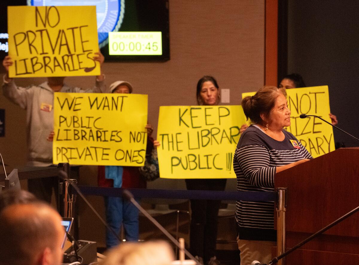 Alejandra Capistrana expresses support for Huntington Beach's libraries in Spanish. 
