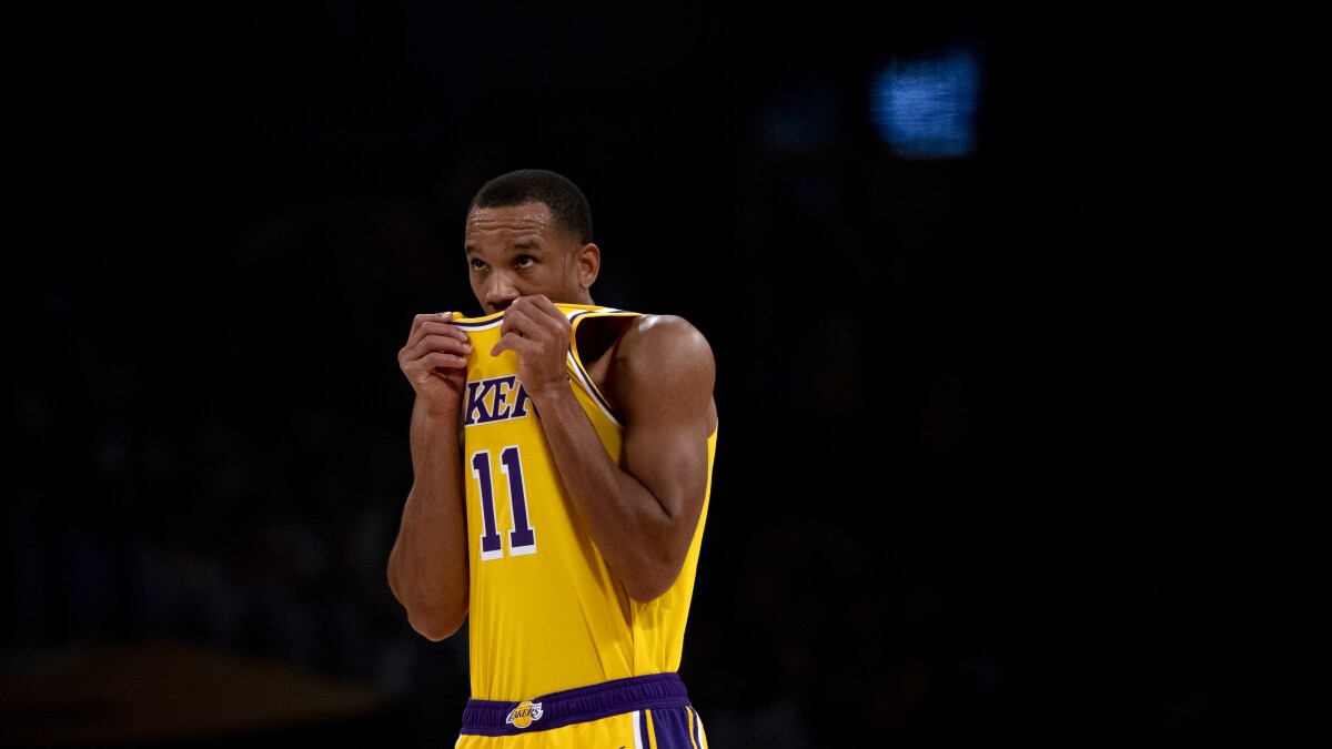 Lakers Avery Bradley Has Hairline Fracture In His Right Leg Los Angeles Times