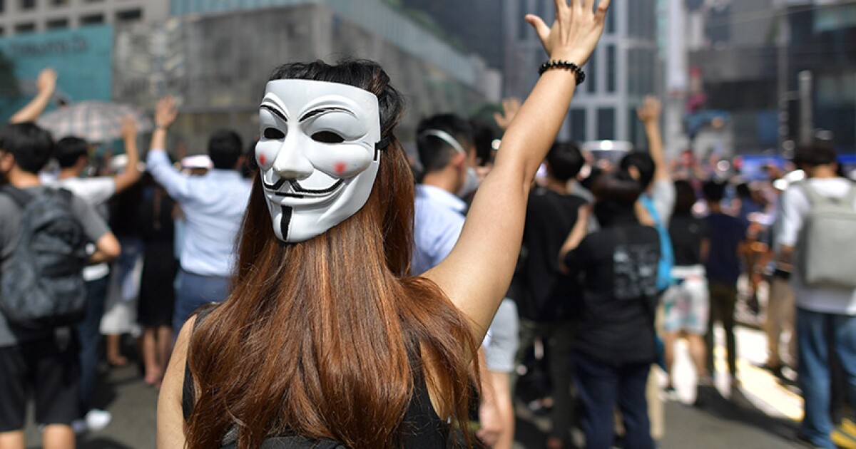 Thousands Protest Hong Kong Mask Ban As Government Takes Harder Stance Los Angeles Times
