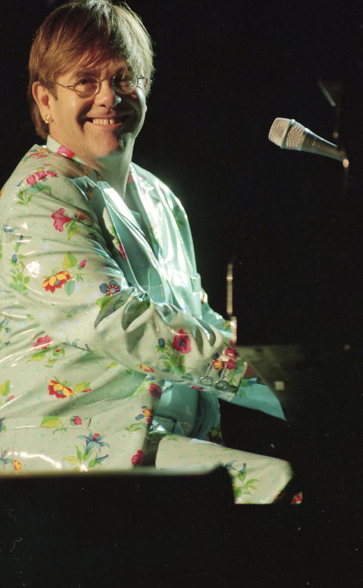 Elton John wowed the crowd at San Diego Jack Murphy Stadium on March 22, 1995