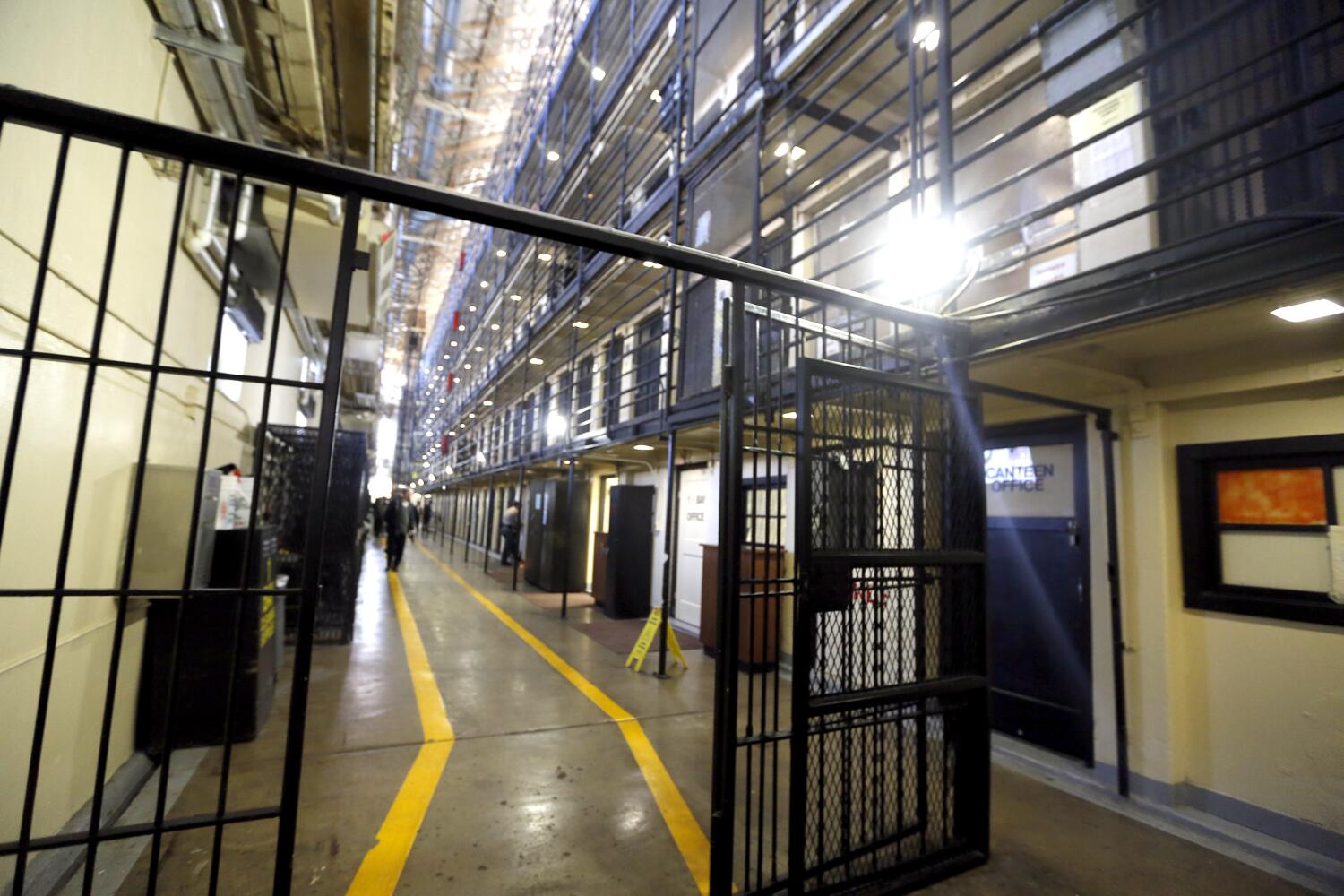 California speeds plans to empty San Quentin's death row 