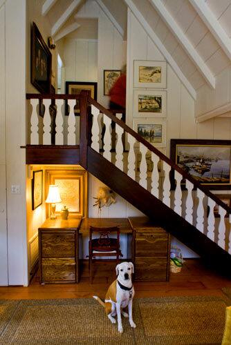 Old Staircases, a Dutch Kitchen, and More Cozy Goodness: Friday Finds