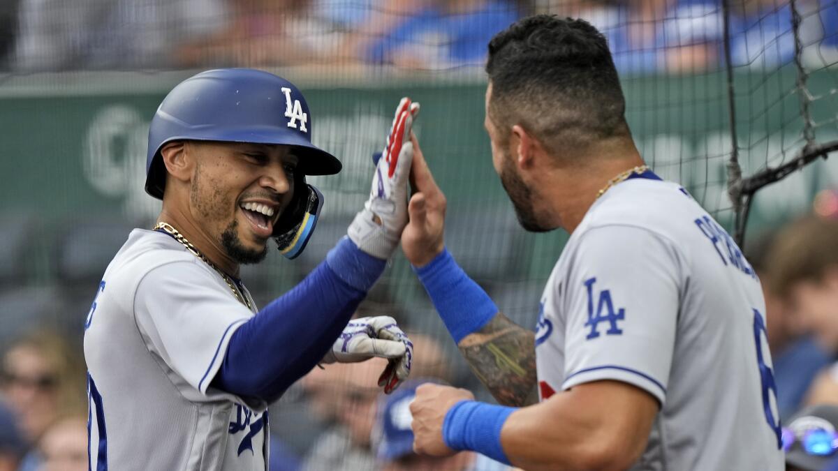 Betts homers twice, drives in 4 in Dodgers 9-3 win over Royals