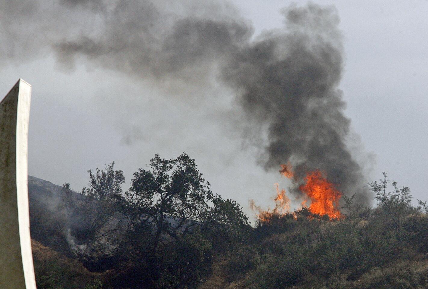 Photo Gallery: Glenoaks and Chevy Chase canyons burn in brush fire
