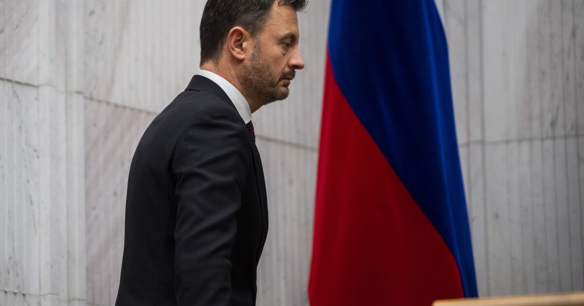 Slovenskú vládu zvrhli po prehre o vyslovení nedôvery