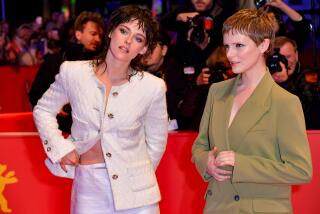 Kristen Stewart, Jodie Foster have 'Panic Room' reunion at Sundance Film  Festival - Good Morning America