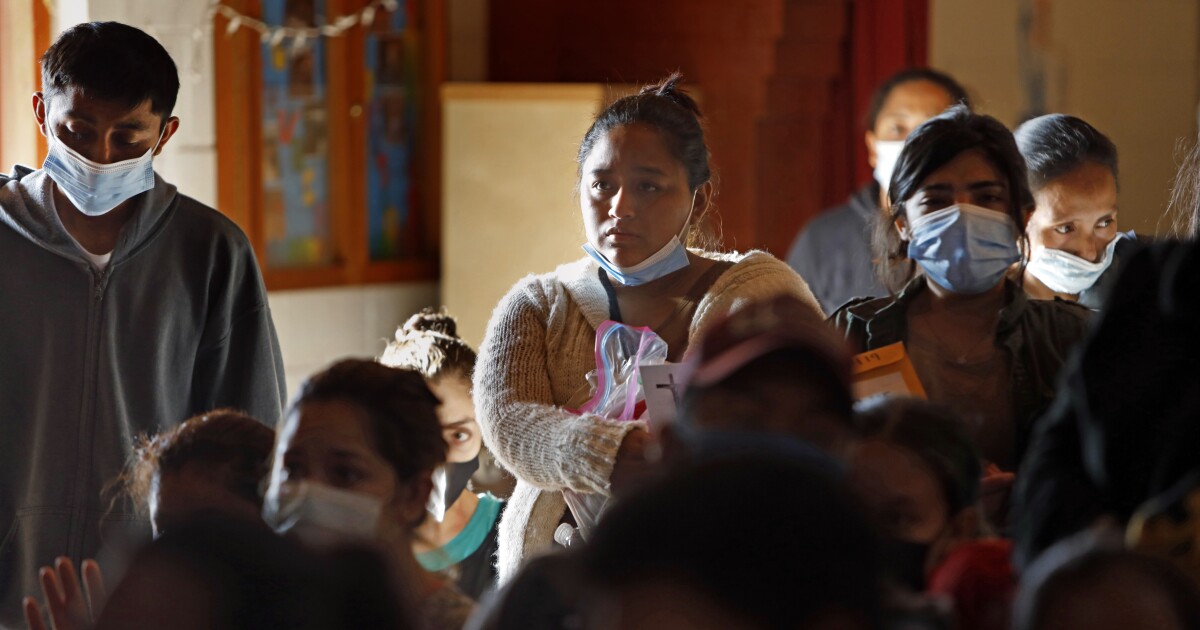 Patrulla fronteriza oprimida libera a migrantes sin papeleo Patrulla fronteriza oprimida libera a migrantes sin papeleo
