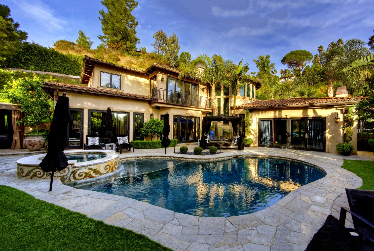 Hot Property: Gun art, animal figurines and Dr. Phil. Oh my - Los Angeles Times