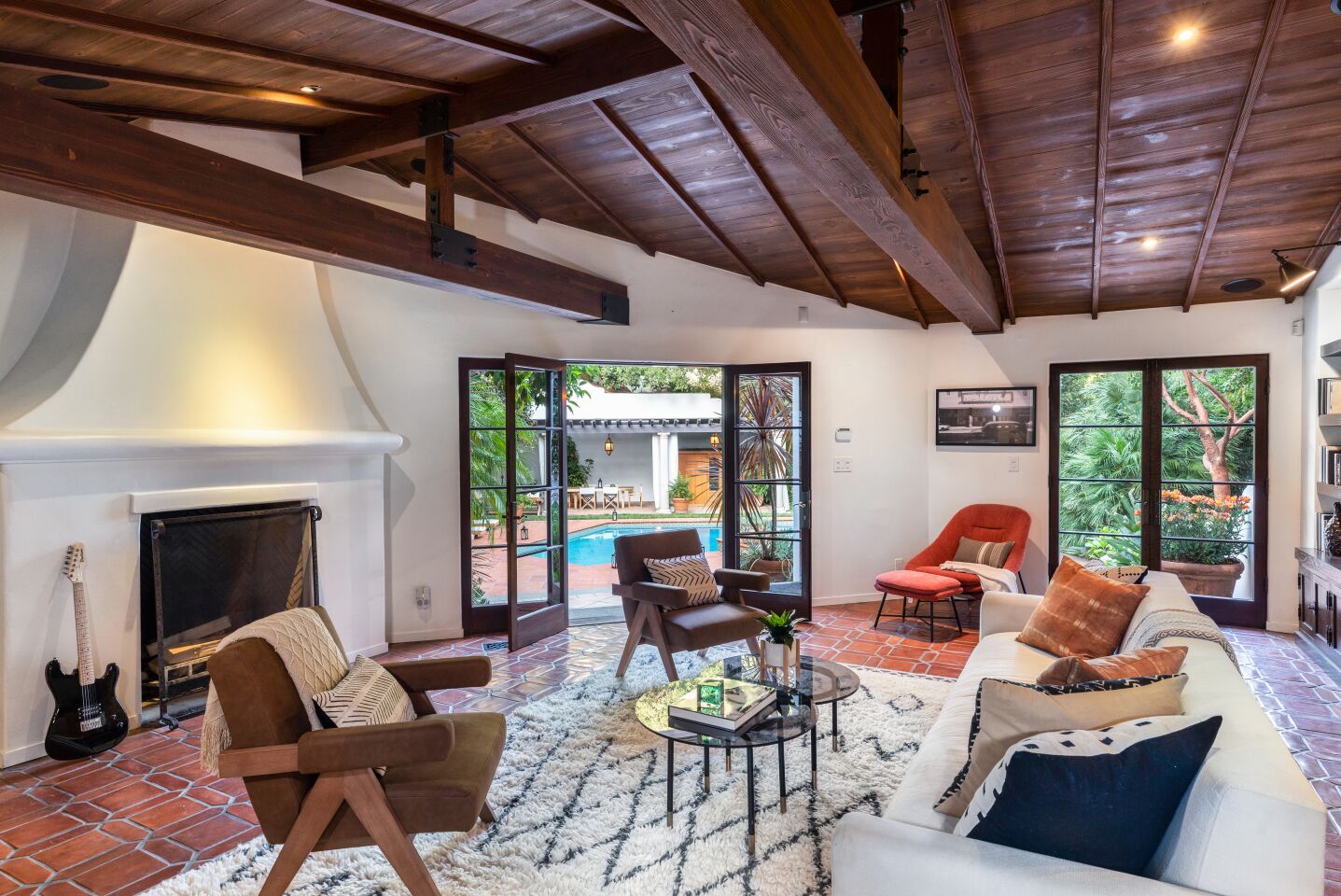 The guesthouse living room.