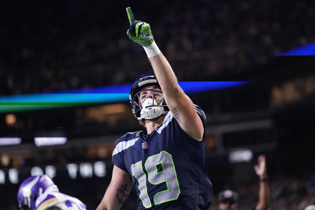 Drew Lock throws 2 touchdown passes to lead Seahawks to a 24-13 win over  Vikings - The San Diego Union-Tribune
