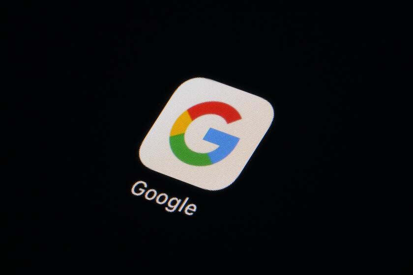 ARCHIVO - El icono de la app de Google en visto en un smartphone, el martes 28 de febrero de 2023, en Marple Township, Pensilvania. (AP Foto/Matt Slocum, archivo)