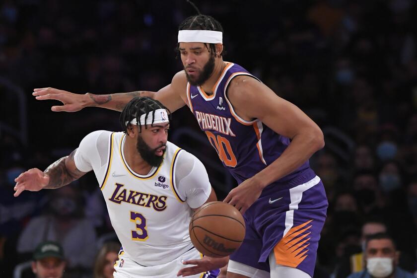 Los Angeles Lakers forward Anthony Davis (3) and Phoenix Suns center JaVale McGee.