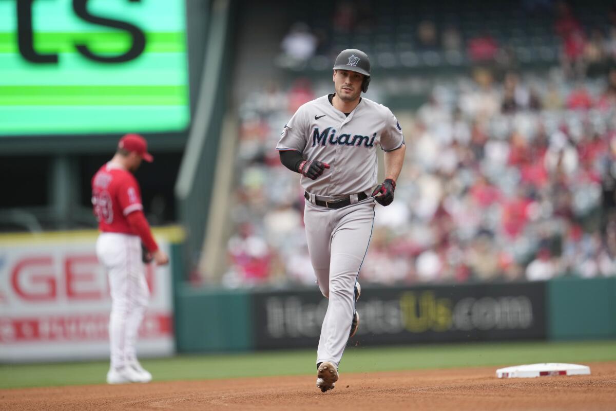 Nuevos uniformes de los Marlins - Primera Vista