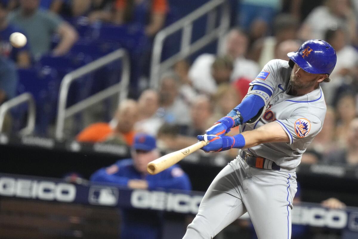 McNeil's tiebreaking homer in the 9th inning lifts the Mets to a 2-1 win  over the Marlins - The San Diego Union-Tribune