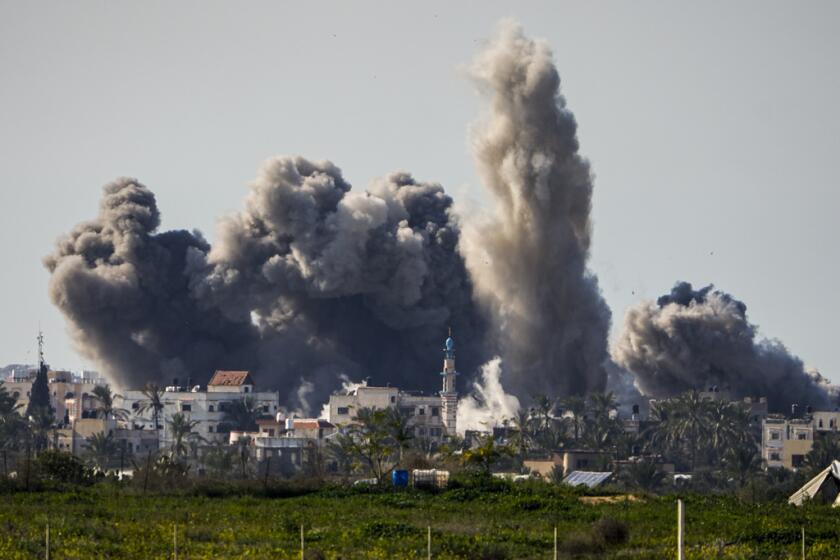 ARCHIVO - Humo y explosión tras un bombardeo israelí 