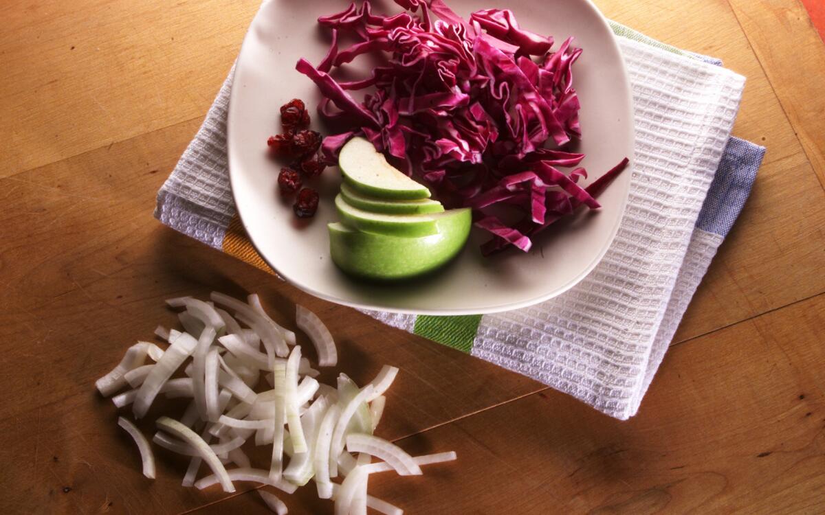 Scandinavian-style red cabbage with apple