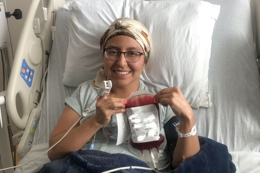 Chritine Latimer, de 33 años, busca donantes de médula ósea para sobrevivir a la leucemia.